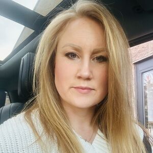 Hi! I am Rachel! Come shop with me :)